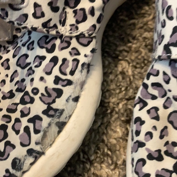 Super cute Nike leopard print Roshe - Picture 2 of 7